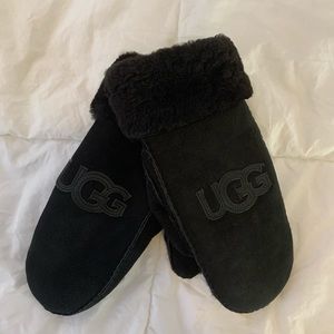 Ugg Sheepskin Logo Mitten